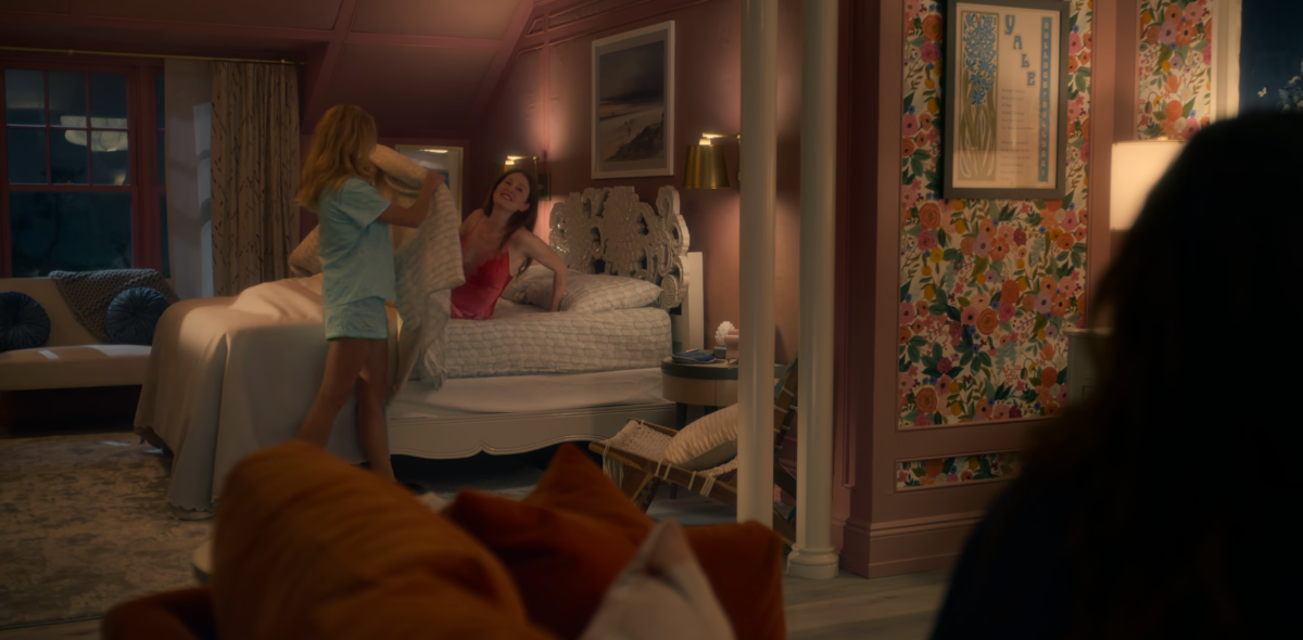 Simone and Kiki in bed in Sirens